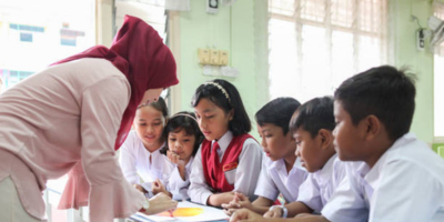 Taylor's lecturer teaching at a primary school