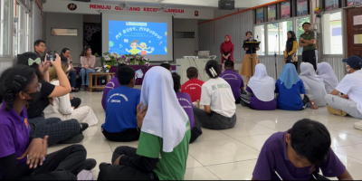 Group of malay student having discussion