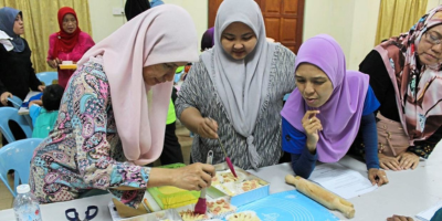 Malay mum learning at the centre