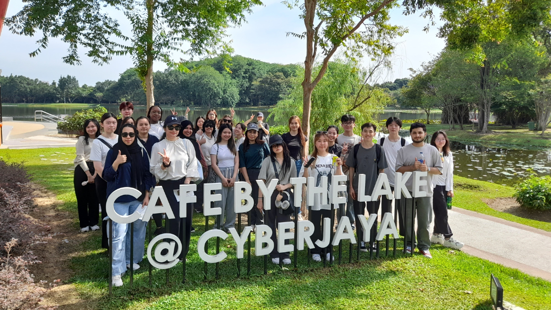 Cafe by the Lake
