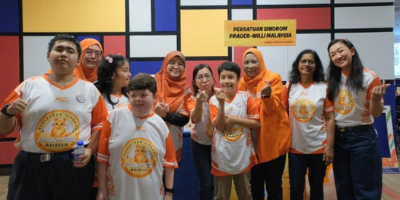 group of PWS kids and caregivers
