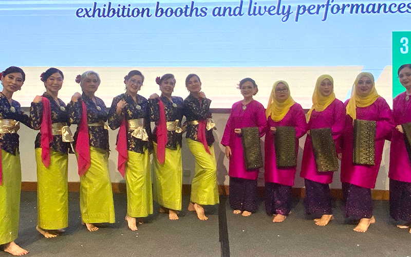 Ms Koo’s students in a group picture