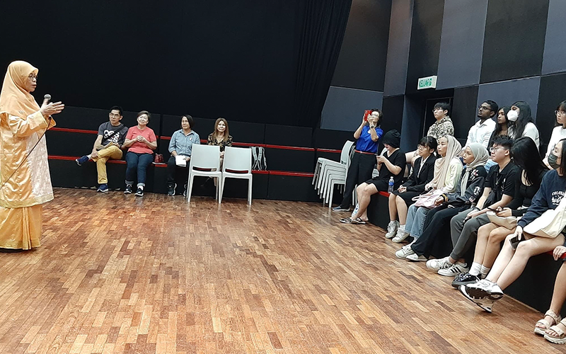 Ms Siti Rohana (Left) and Ms Karen Lau (Right) sharing their experiences with the students (Photo credits: Dr Josie Ong Ai Ling, Chair of the Human Library Project)