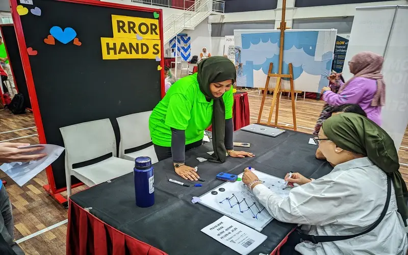 INTERACTIVE GAMES AND MEDICAL BOOTHS