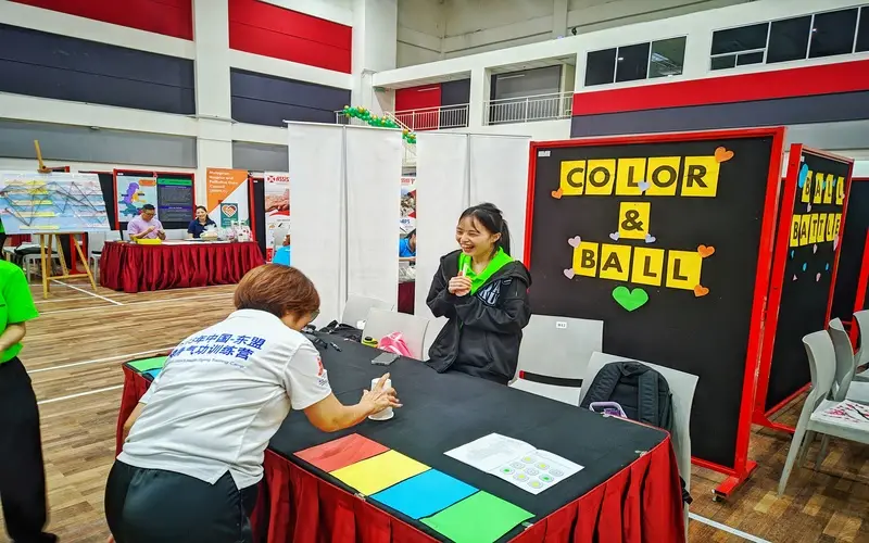 INTERACTIVE GAMES AND MEDICAL BOOTHS