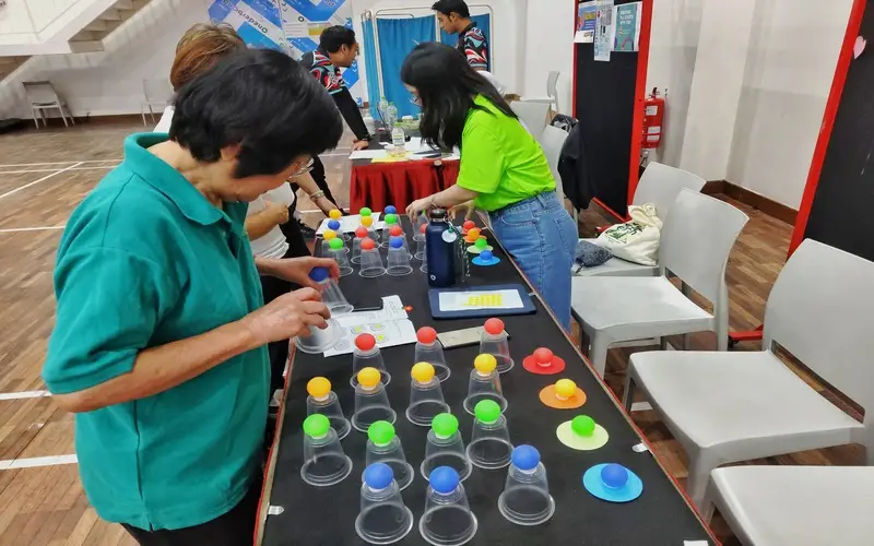 INTERACTIVE GAMES AND MEDICAL BOOTHS