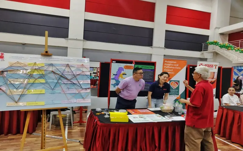 INTERACTIVE GAMES AND MEDICAL BOOTHS