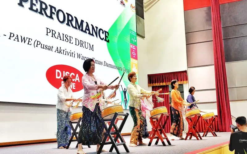 CLOSING CEREMONY: A BRIDGE TO THE FUTURE