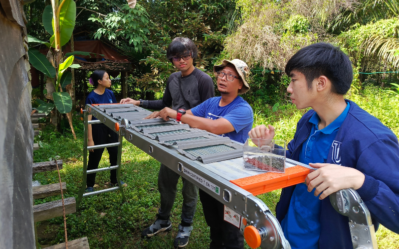 Students installing the water gutters 