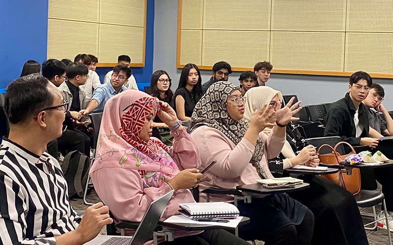 Selected SME Business Representatives judging student presentations