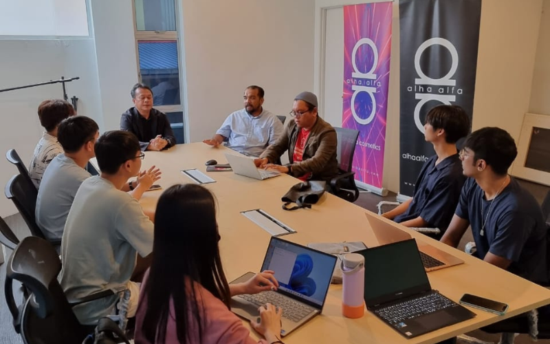 DISS IL students visiting Alha Alfa’s premises