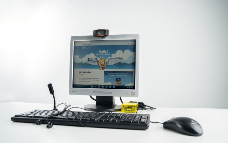 DuckiePi, together with components such as a screen, keyboard, mouse and mic, enable B40 children to attend online classes