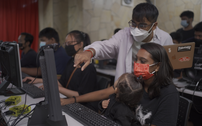 The DuckiePi Computer Lab, which is currently located in ChilHub operated by Persatuan Integrasi Usahawan Selangor, is used by Me.reka Belia to conduct digital literacy programmes