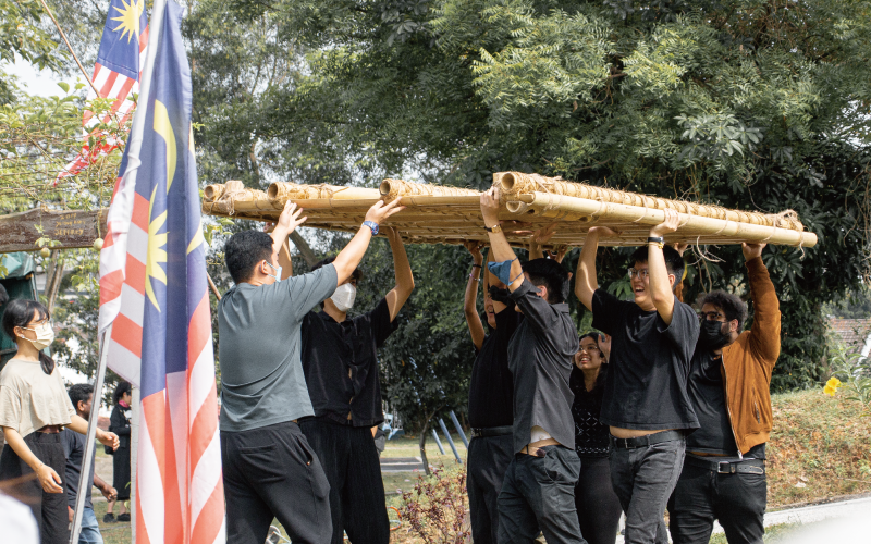 Taylor's architecture student carry the foundation of the bamboo architecture