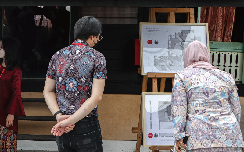 Visitor looking at the sketching by Taylor's students