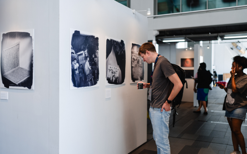 There was also a photo exhibition featuring the artwork from the International Art Contest for Minority Rights on Statelessness award recipients, namely Zahra Hassan Marwan, Jean Philippe Moiseau and Abdullah and those with honourable mentions.