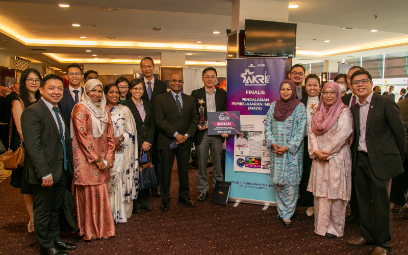 Group photos for Anugerah Khas YB Menteri Pendidikan Rekabentuk Kurikulum dan Penyampaian Inovatif (AKRI 2022)