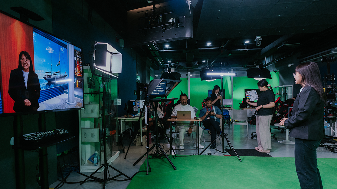 School Booth: Diploma in Communication