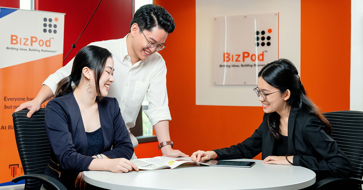 Taylor's business student having discussion at BizPod with lecturers