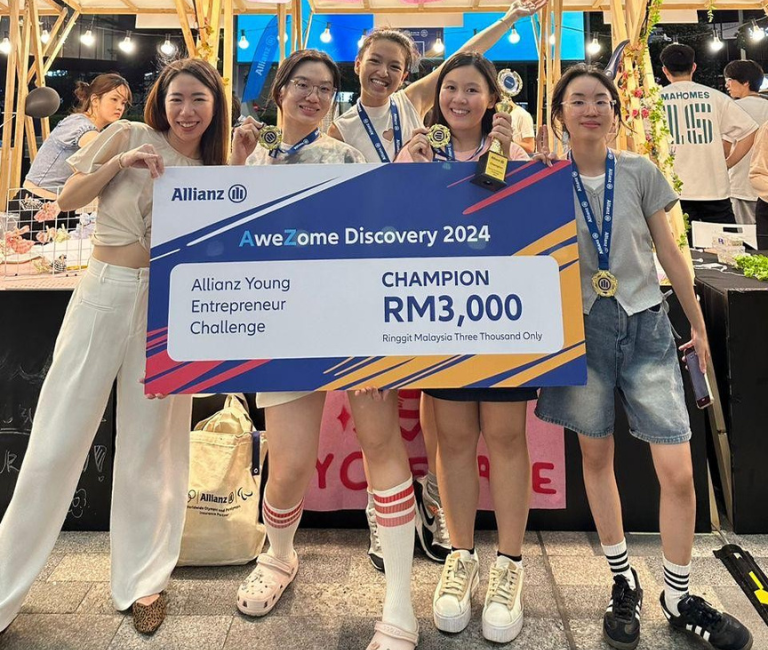 group photo for the winner