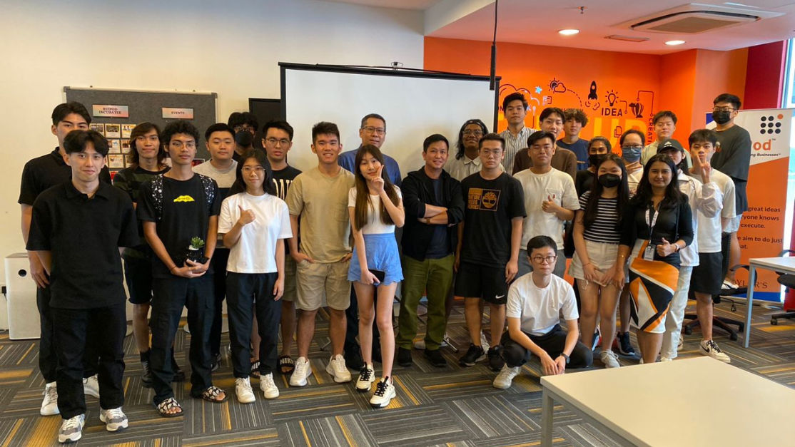 group photo with the trainer, Sai Kit