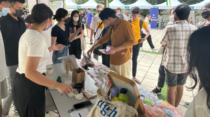 Student introducing the product to the customers