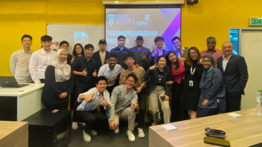 group photo for demo day 