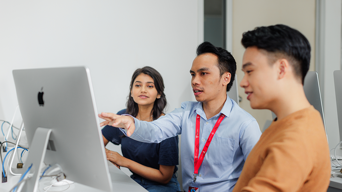 students and lecturer in lab