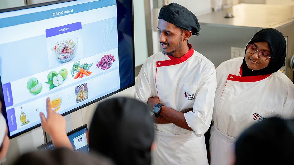 culinary student in the rd kitchen