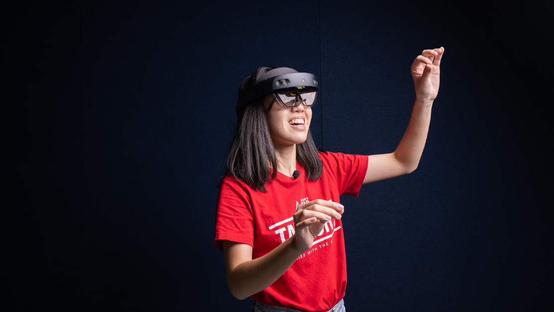 college student using virtual reality device