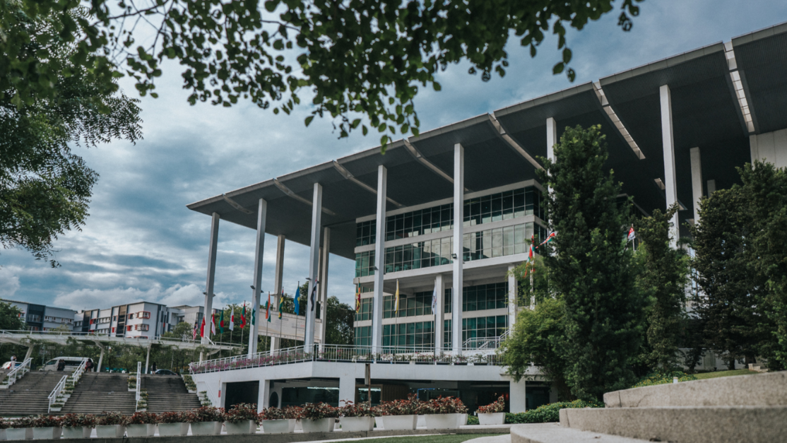 panaramic shot of taylors lakeside campus