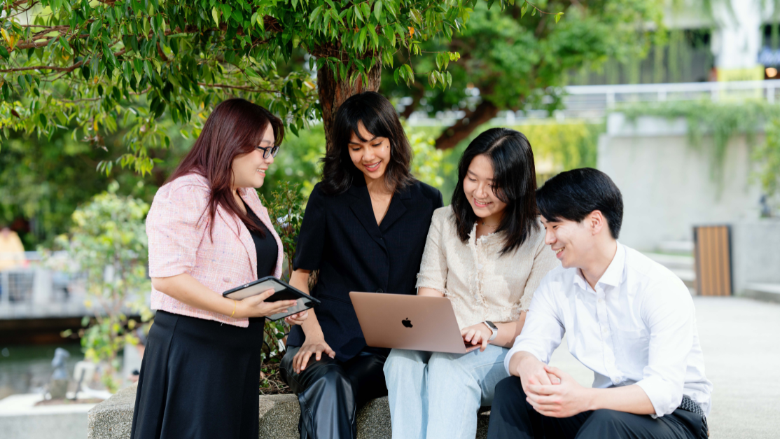 students getting approval from lecturer