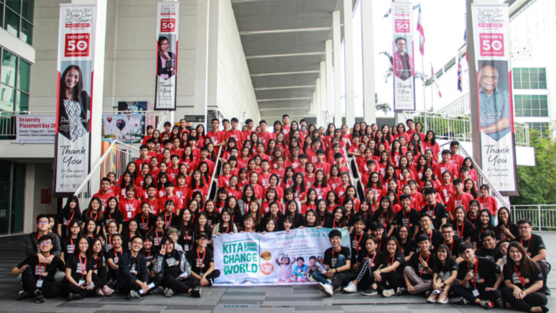 a large gathering of students' group photo on taylor's main concourse