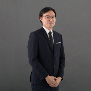 Portrait photo for Dr Looi Chung Yeng