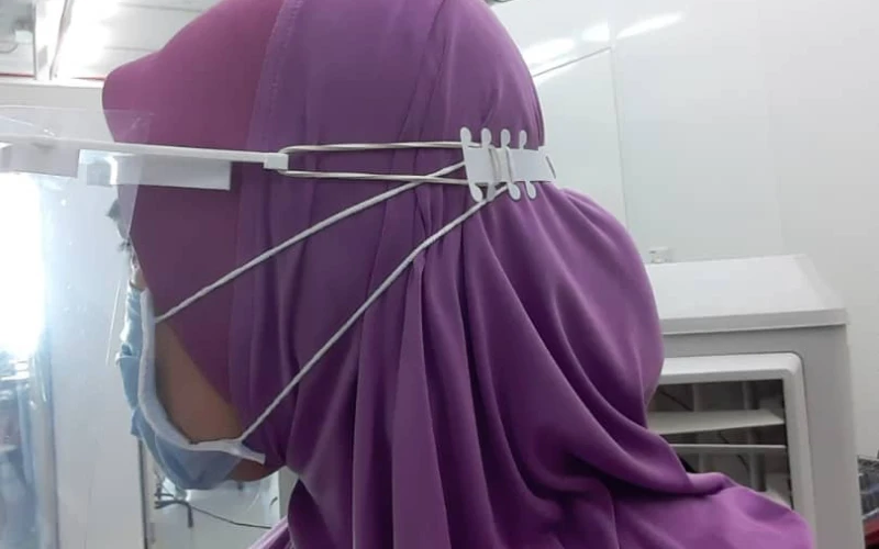 hijabi wearing a mask