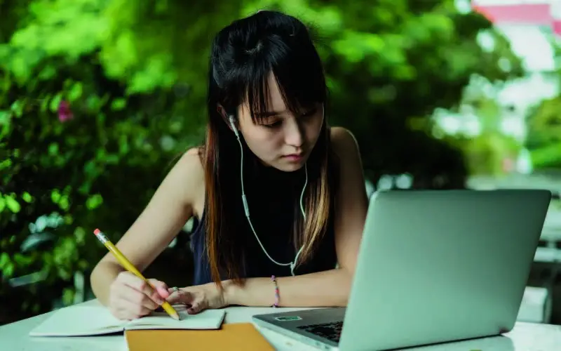 girl student studying