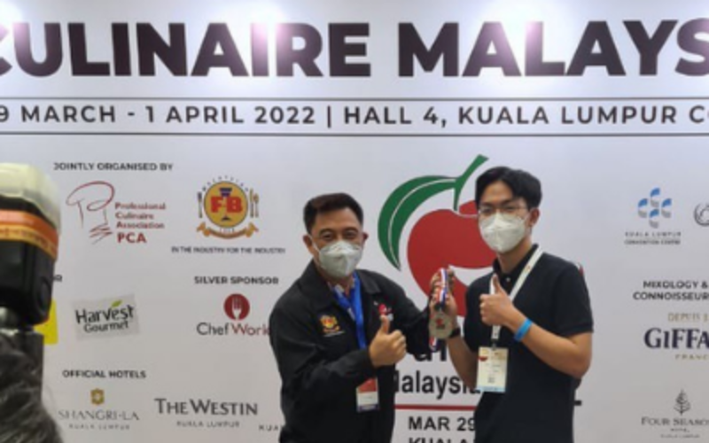 Ong ye cheng winning silver in latte art category