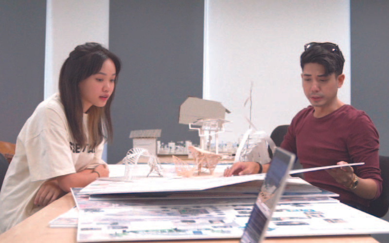 Mr. Raja Imran with one of his students, Cheah Haw Yan, discussing about one of her projects