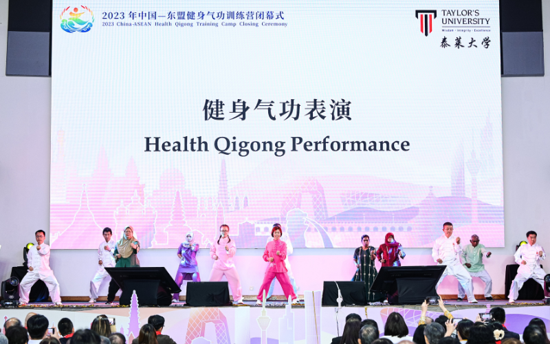 Performance of Qi Gong on stage