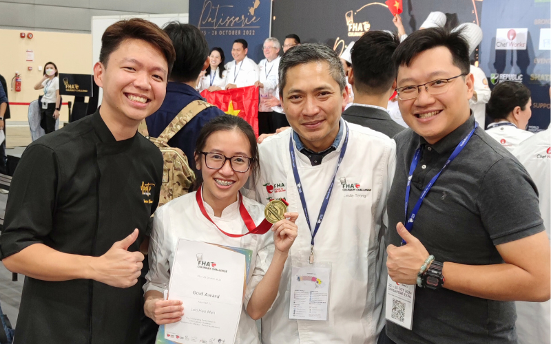 Edwin with culinary students