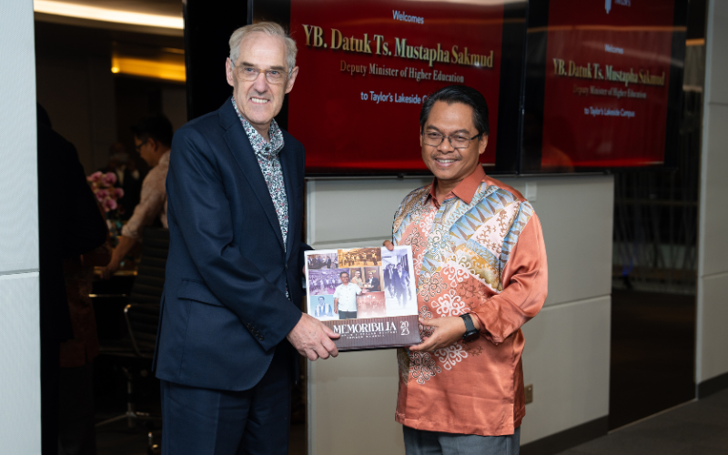 Professor Barry Winn presented the gift to Datuk Ts. Mustafa Sakmud