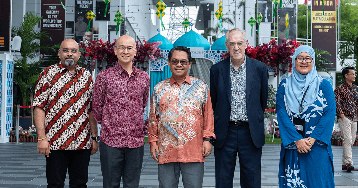 Deputy Minister YB Datuk Ts. Mustapha Sakmud