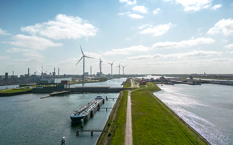 The IJmuiden locks form the connection between the North Sea Canal and the North Sea at IJmuiden