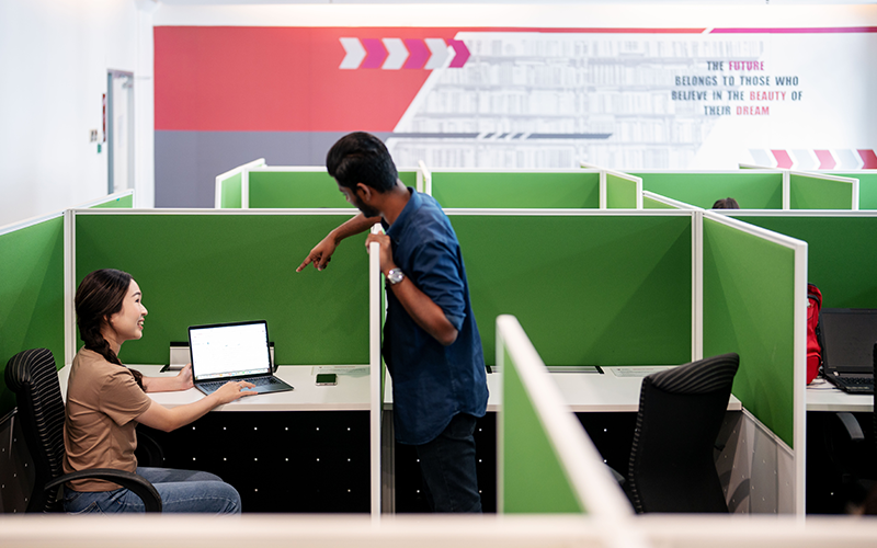 Taylor's postgraduate student discussing on the capstone project