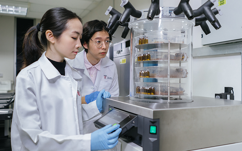 Taylor's pharmacy student in the lab