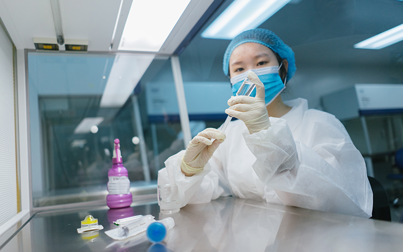 Taylor's student in the lab