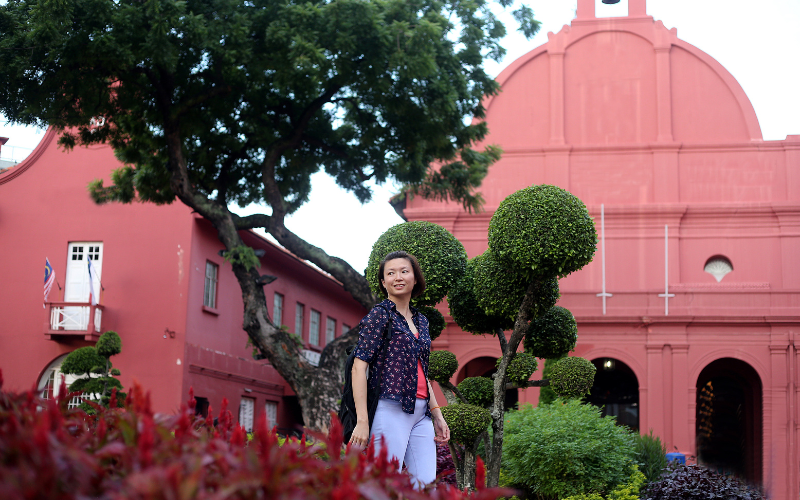 woman travelling melaka
