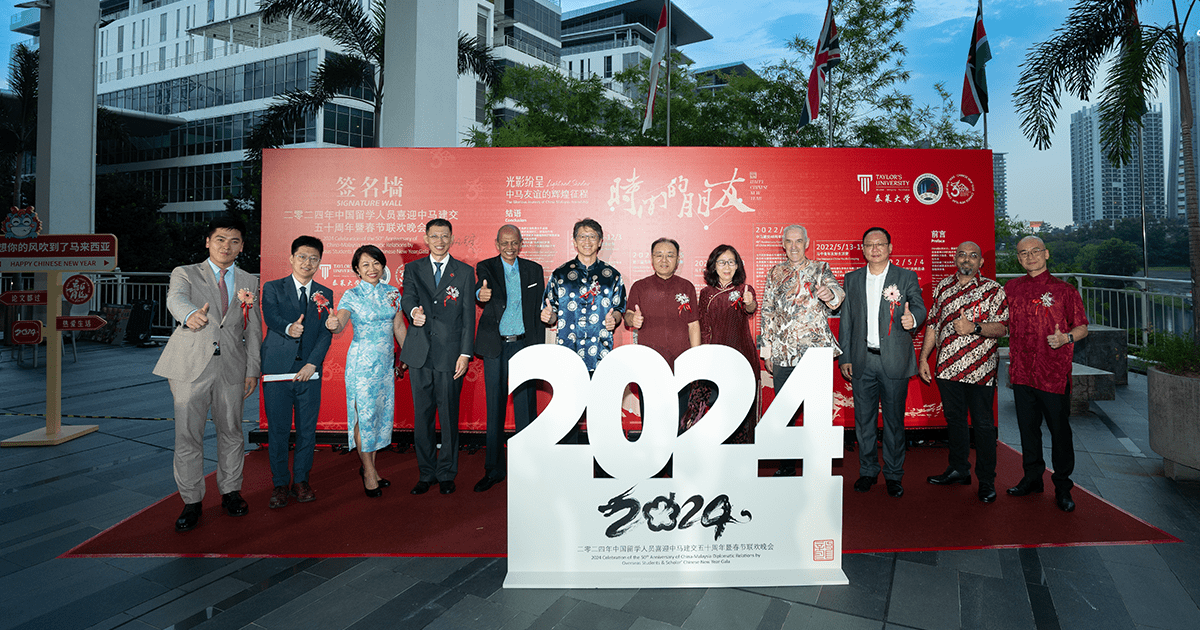 Group photos with China Ambassadors