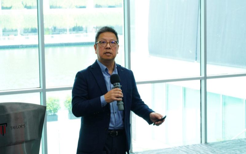 Prof. Hong K. Lo of Hong Kong University of Science and Technology (HKUST) 