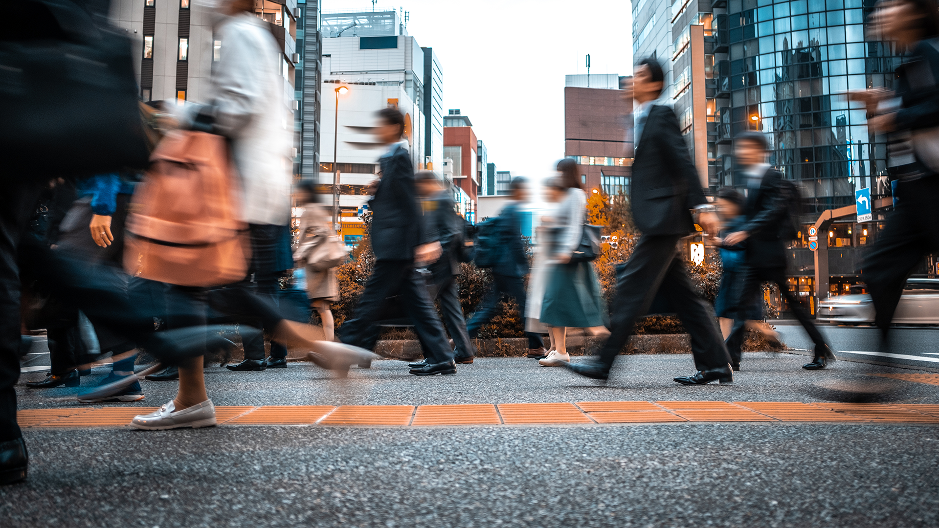 Crowd of business people on their way from work